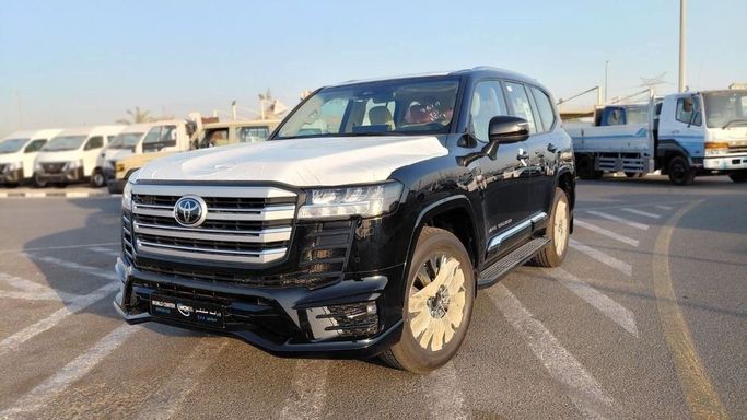 Новый Toyota Land Cruiser 300 Series, 3.4 л, 2025 в Дубае от World Center Motors FZE Белый цвет. GCC | AUTO.AE