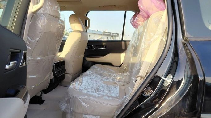 Новый Toyota Land Cruiser 300 Series, 3.4 л, 2025 в Дубае от World Center Motors FZE Белый цвет. GCC | AUTO.AE