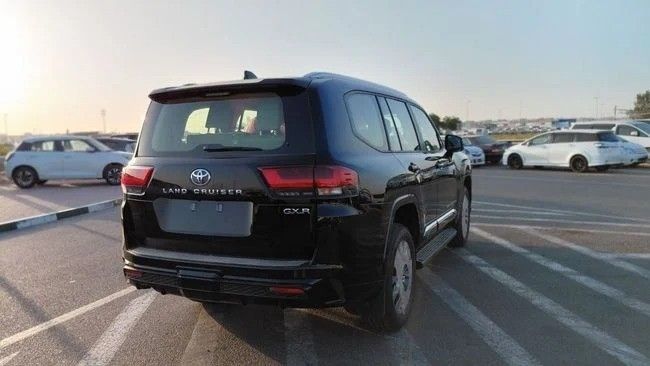 Новый Toyota Land Cruiser 300 Series, 3.4 л, 2025 в Дубае от World Center Motors FZE Белый цвет. GCC | AUTO.AE