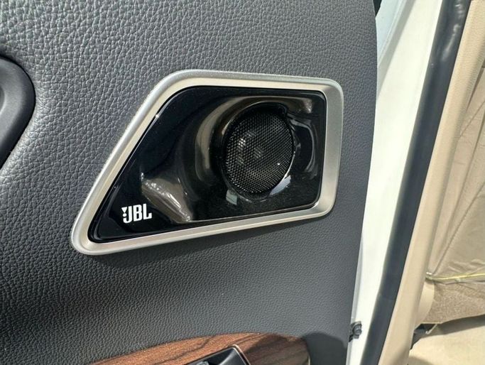 Новый Toyota Land Cruiser 300 Series, 3.4 л, 2025 в Дубае от World Center Motors FZE Белый цвет. GCC | AUTO.AE