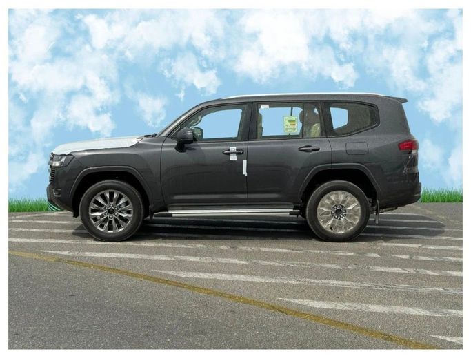 Новый Toyota Land Cruiser 300 Series, 4.0 л, 2024 в Дубае от World Center Motors FZE Серебристый цвет. GCC | AUTO.AE