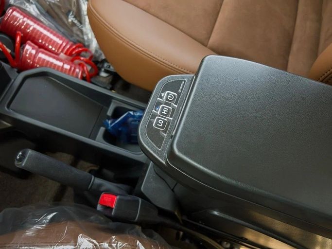 Новый Toyota Land Cruiser 70 Series Рестайлинг 2, 2.8 л, 2025 в Дубае от Al Rawnaq Motors  Серый цвет. GCC | AUTO.AE