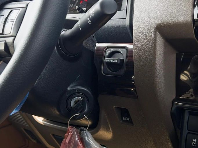 Новый Toyota Land Cruiser 70 Series Рестайлинг 2, 2.8 л, 2025 в Дубае от Al Rawnaq Motors  Серый цвет. GCC | AUTO.AE