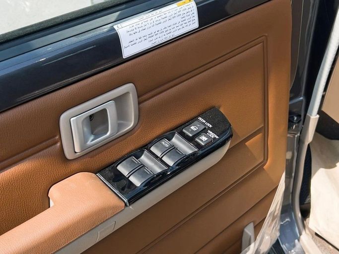 Новый Toyota Land Cruiser 70 Series Рестайлинг 2, 2.8 л, 2025 в Дубае от Al Rawnaq Motors  Серый цвет. GCC | AUTO.AE