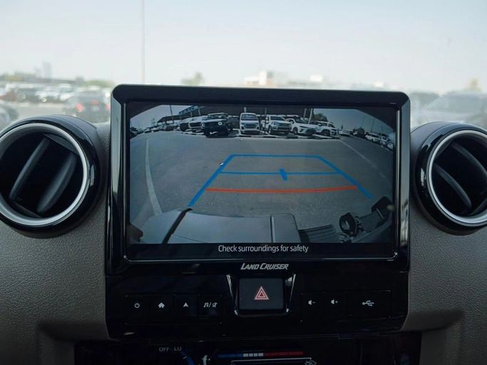 Новый Toyota Land Cruiser 70 Series Рестайлинг 2, 2.8 л, 2025 в Дубае от Al Rawnaq Motors  Серый цвет. GCC | AUTO.AE