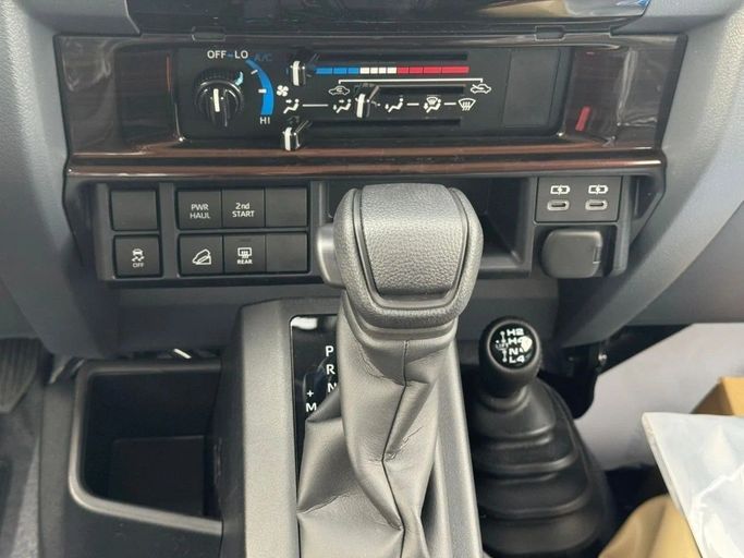 Новый Toyota Land Cruiser 70 Series Рестайлинг 2, 2.8 л, 2025 в Дубае от Al Rawnaq Motors  Черный цвет. GCC | AUTO.AE