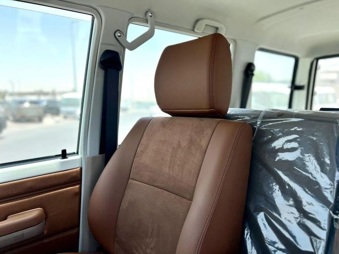 Новый Toyota Land Cruiser 70 Series Рестайлинг 2, 4.0 л, 2025 в Дубае от Al Rawnaq Motors  Белый цвет. GCC | AUTO.AE