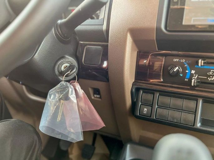 Новый Toyota Land Cruiser 70 Series Рестайлинг 2, 4.2 л, 2025 в Дубае от Al Rawnaq Motors  Белый цвет. GCC | AUTO.AE