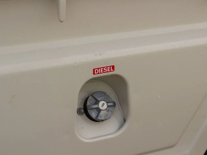 Новый Toyota Land Cruiser 70 Series Рестайлинг 2, 4.2 л, 2025 в Дубае от Al Rawnaq Motors  Белый цвет. GCC | AUTO.AE