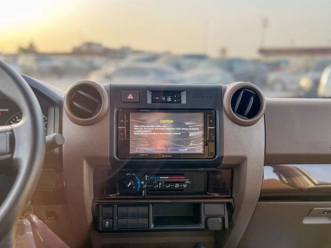 Новый Toyota Land Cruiser 70 Series Рестайлинг 2, 4.2 л, 2025 в Дубае от Al Rawnaq Motors  Белый цвет. GCC | AUTO.AE