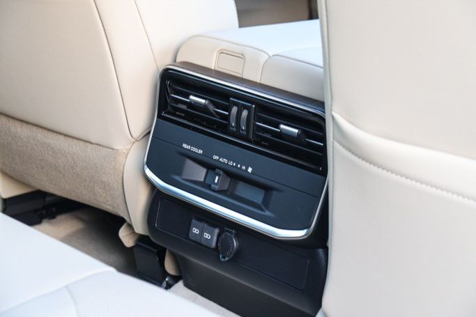 Новый Toyota Land Cruiser 300 Series, 4.0 л, 2024 в Дубае от Atlantic Motors FZCO Белый цвет.  | AUTO.AE