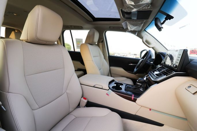 Новый Toyota Land Cruiser 300 Series, 4.0 л, 2024 в Дубае от Atlantic Motors FZCO Белый цвет.  | AUTO.AE