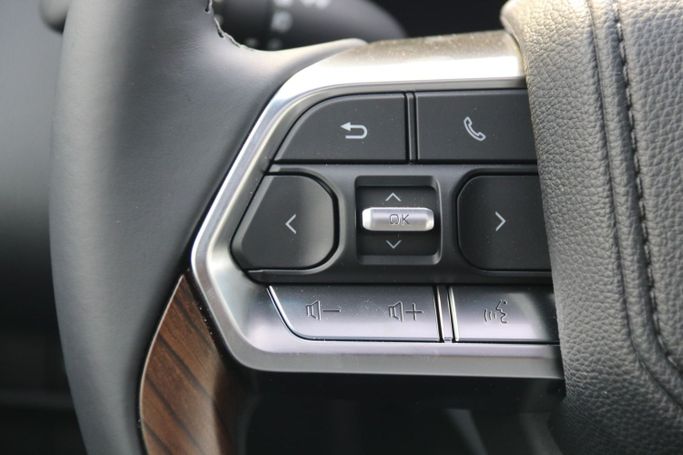 Новый Toyota Land Cruiser 300 Series, 4.0 л, 2024 в Дубае от Atlantic Motors FZCO Черный цвет.  | AUTO.AE