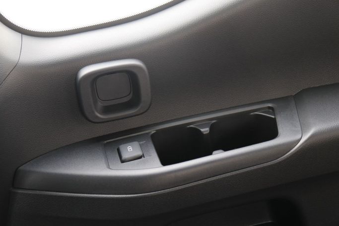 Новый Toyota Land Cruiser 300 Series, 4.0 л, 2024 в Дубае от Atlantic Motors FZCO Белый цвет.  | AUTO.AE