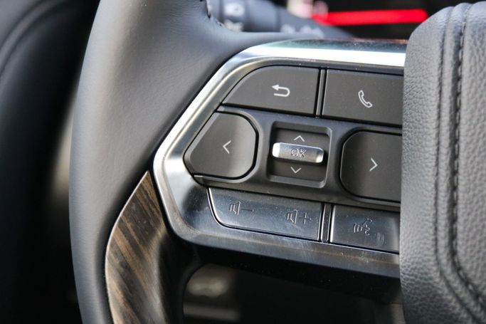 Новый Toyota Land Cruiser 300 Series, 4.0 л, 2024 в Дубае от Atlantic Motors FZCO Черный цвет.  | AUTO.AE