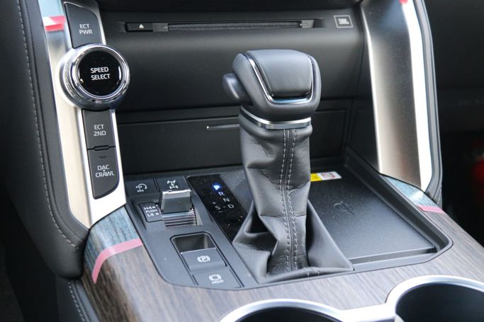 Новый Toyota Land Cruiser 300 Series, 4.0 л, 2024 в Дубае от Atlantic Motors FZCO Черный цвет.  | AUTO.AE