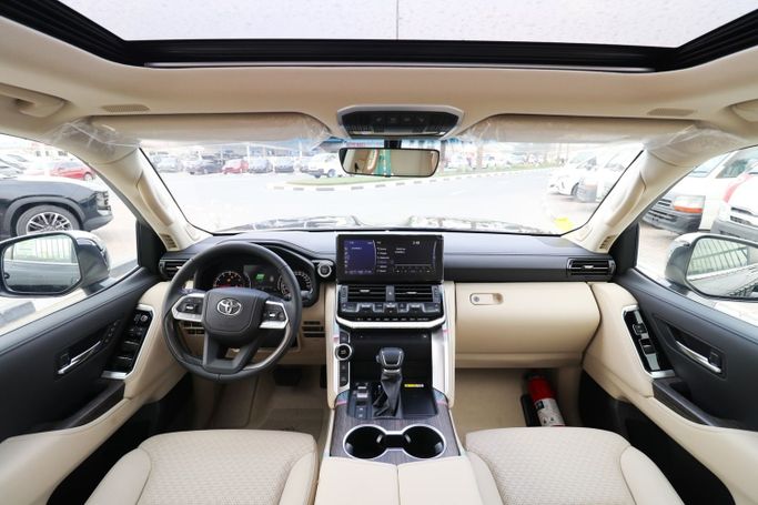 Новый Toyota Land Cruiser 300 Series, 4.0 л, 2024 в Дубае от Atlantic Motors FZCO Черный цвет.  | AUTO.AE