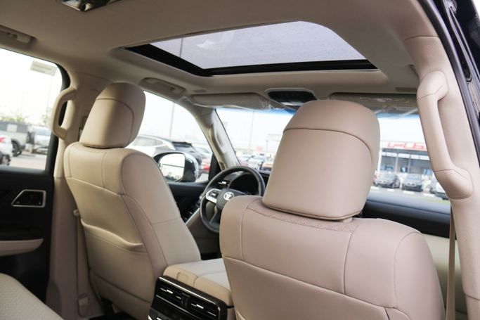 Новый Toyota Land Cruiser 300 Series, 4.0 л, 2024 в Дубае от Atlantic Motors FZCO Белый цвет.  | AUTO.AE