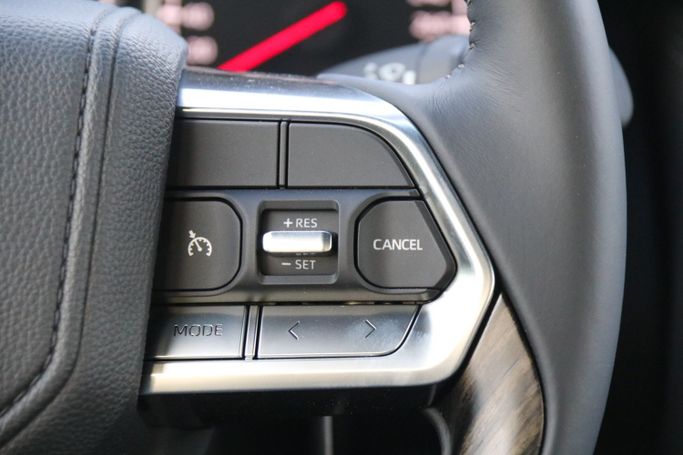 Новый Toyota Land Cruiser 300 Series, 4.0 л, 2024 в Дубае от Atlantic Motors FZCO Белый цвет.  | AUTO.AE