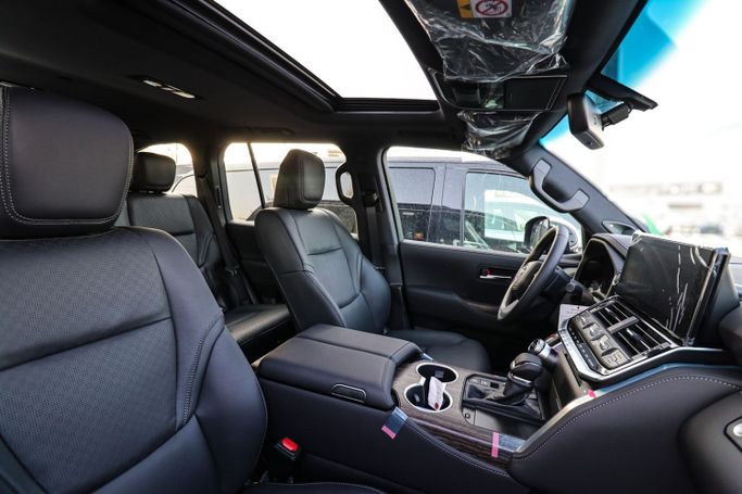 Новый Toyota Land Cruiser 300 Series, 4.0 л, 2024 в Дубае от Atlantic Motors FZCO Белый цвет.  | AUTO.AE