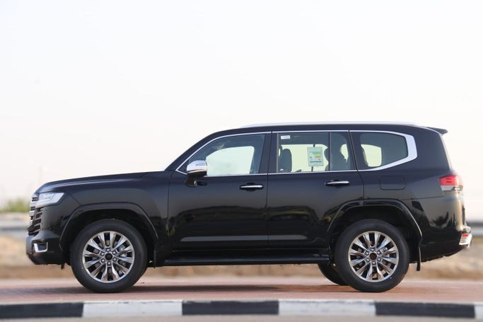 Новый Toyota Land Cruiser 300 Series, 3.4 л, 2024 в Дубае от Atlantic Motors FZCO Черный цвет.  | AUTO.AE