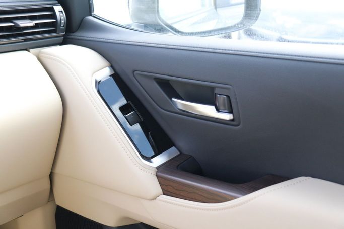 Новый Toyota Land Cruiser 300 Series, 3.4 л, 2024 в Дубае от Atlantic Motors FZCO Белый цвет.  | AUTO.AE