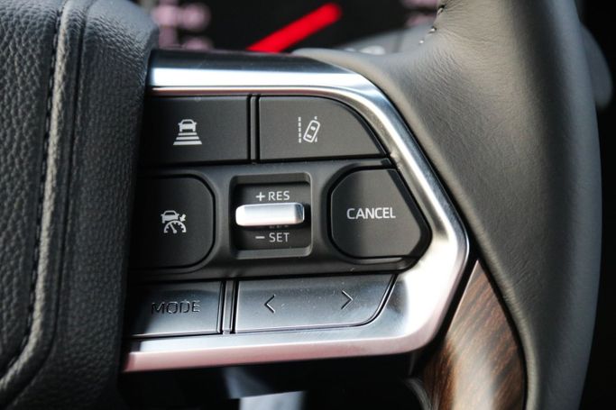 Новый Toyota Land Cruiser 300 Series, 3.4 л, 2024 в Дубае от Atlantic Motors FZCO Белый цвет.  | AUTO.AE