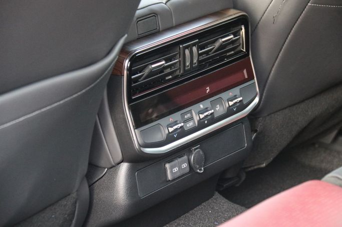 Новый Toyota Land Cruiser 300 Series, 3.4 л, 2024 в Дубае от Atlantic Motors FZCO Белый цвет.  | AUTO.AE