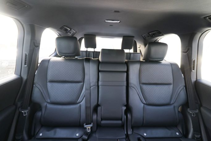 Новый Toyota Land Cruiser 300 Series, 3.4 л, 2024 в Дубае от Atlantic Motors FZCO Белый цвет.  | AUTO.AE