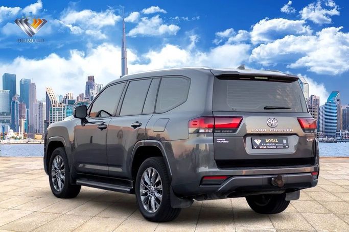 Used Toyota Land Cruiser 300 Series, 3.4 l, 2022 in Dubai by Royal Diamond Motors, Black color. GCC Specs | AUTO.AE
