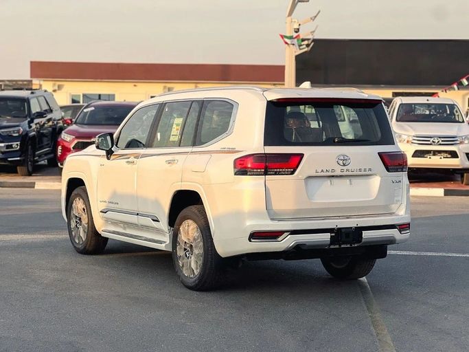 New Toyota Land Cruiser 300 Series, 3.4 l, 2025 in Dubai by Al Rawnaq Motors , White color. GCC Specs | AUTO.AE