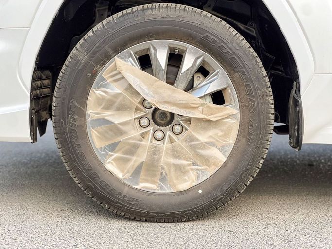 Новый Toyota Land Cruiser 300 Series, 3.3 л, 2025 в Дубае от Al Rawnaq Motors  Белый цвет. GCC | AUTO.AE