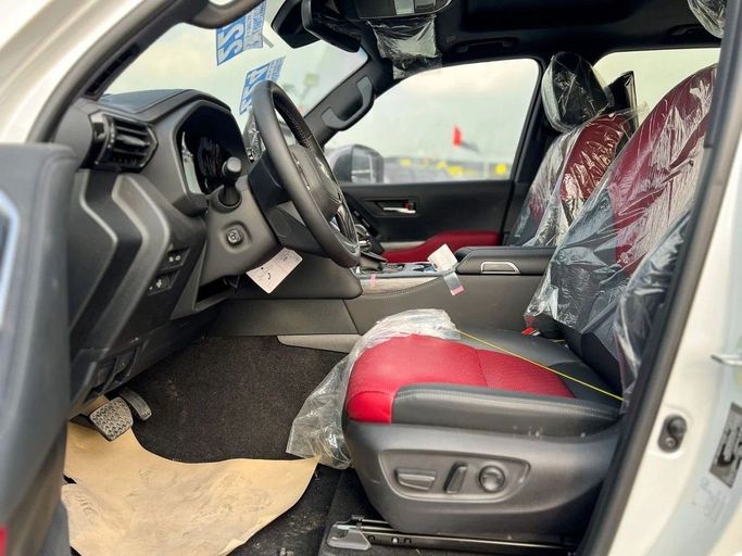 Новый Toyota Land Cruiser 300 Series, 3.3 л, 2025 в Дубае от Al Rawnaq Motors  Белый цвет. GCC | AUTO.AE