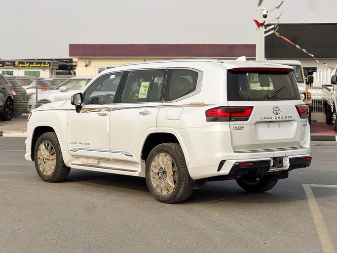 Новый Toyota Land Cruiser 300 Series, 3.3 л, 2025 в Дубае от Al Rawnaq Motors  Белый цвет. GCC | AUTO.AE