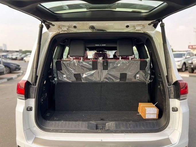 Новый Toyota Land Cruiser 300 Series, 3.3 л, 2025 в Дубае от Al Rawnaq Motors  Белый цвет. GCC | AUTO.AE