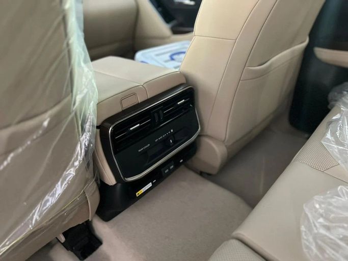 Новый Toyota Land Cruiser 300 Series, 4.0 л, 2025 в Дубае от Al Rawnaq Motors  Белый цвет. GCC | AUTO.AE