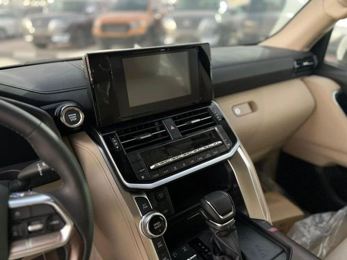 Новый Toyota Land Cruiser 300 Series, 4.0 л, 2025 в Дубае от Al Rawnaq Motors  Белый цвет. GCC | AUTO.AE