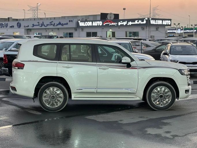 Новый Toyota Land Cruiser 300 Series, 4.0 л, 2025 в Дубае от Al Rawnaq Motors  Белый цвет. GCC | AUTO.AE