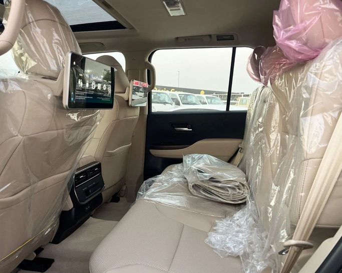 Новый Toyota Land Cruiser 300 Series, 4.0 л, 2025 в Дубае от Al Rawnaq Motors  Белый цвет. GCC | AUTO.AE