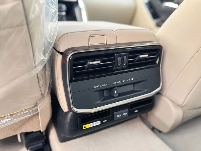 Новый Toyota Land Cruiser 300 Series, 4.0 л, 2025 в Дубае от Al Rawnaq Motors  Черный цвет. GCC | AUTO.AE