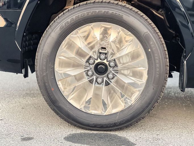 Новый Toyota Land Cruiser 300 Series, 4.0 л, 2025 в Дубае от Al Rawnaq Motors  Черный цвет. GCC | AUTO.AE