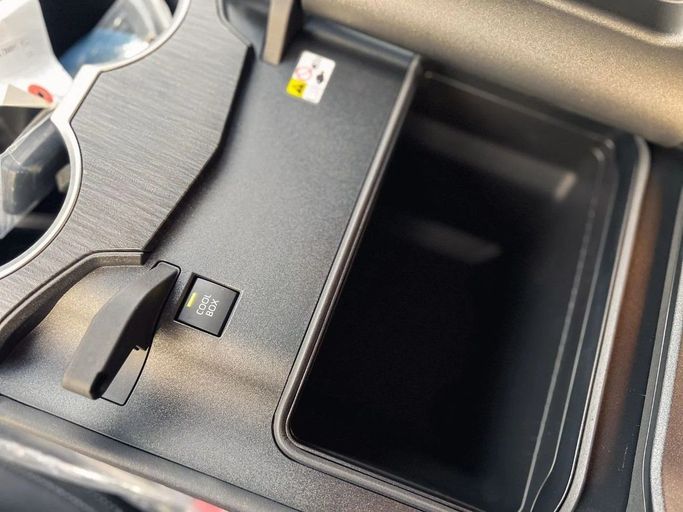 Новый Toyota Land Cruiser 300 Series, 3.4 л, 2025 в Дубае от Al Rawnaq Motors  Черный цвет. GCC | AUTO.AE