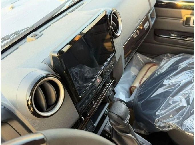 Новый Toyota Land Cruiser 70 Series Рестайлинг 2, 4.0 л, 2025 в Дубае от Al Rawnaq Motors  Черный цвет. GCC | AUTO.AE