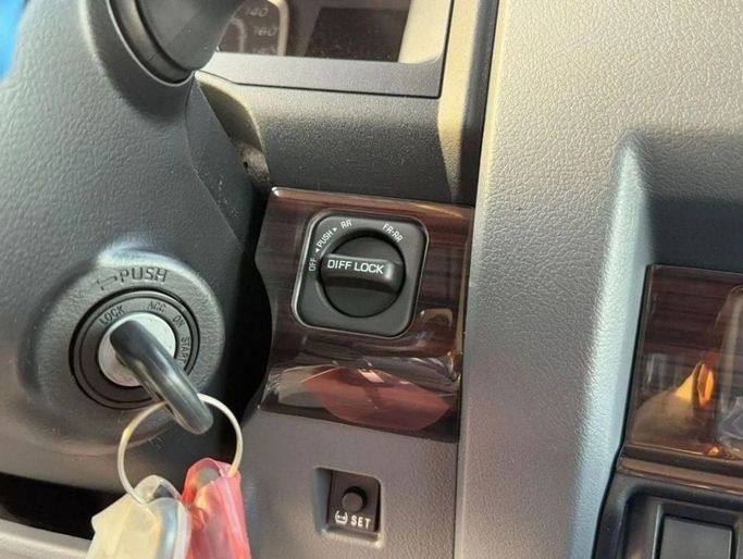 Новый Toyota Land Cruiser 70 Series Рестайлинг 2, 4.0 л, 2025 в Дубае от Al Rawnaq Motors  Черный цвет. GCC | AUTO.AE