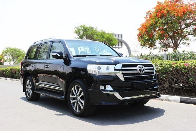 Used Toyota Land Cruiser 200 Series Facelift 2, 4.6 l, 2019 in Dubai by Power Wagon Motors, Black color. GCC Specs | AUTO.AE
