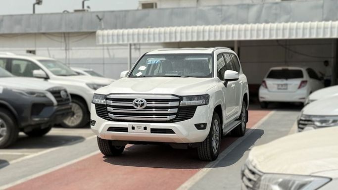 Новый Toyota Land Cruiser 300 Series, 4.0 л, 2025 в Дубае от Rhodium Motors FZE Белый цвет. GCC | AUTO.AE