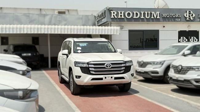 Новый Toyota Land Cruiser 300 Series, 4.0 л, 2025 в Дубае от Rhodium Motors FZE Белый цвет. GCC | AUTO.AE