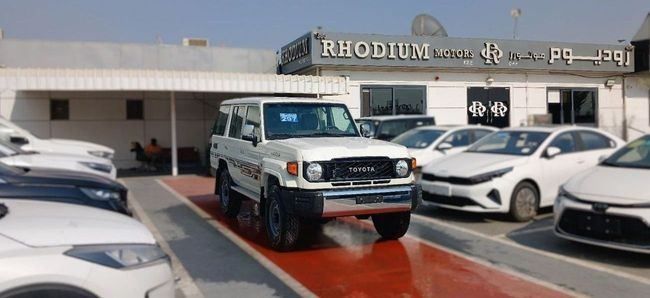 جديدة Toyota Land Cruiser 70 Series 70 Series Facelift 2, 4.0 l, 2024 في في دبي من Rhodium Motors FZE، اللون أبيض. مواصفات الخليج | AUTO.AE