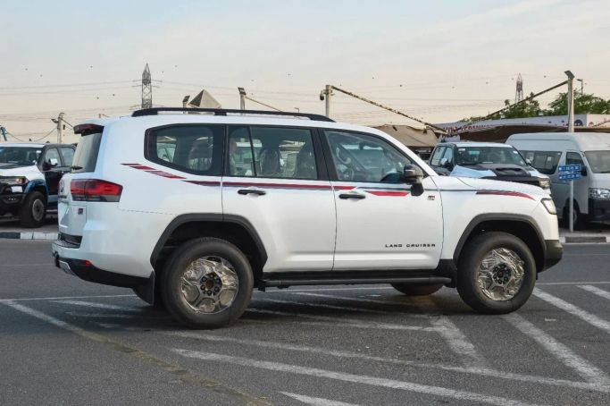 Новый Toyota Land Cruiser Twin Turbo 300 Series, 3.3 л, 2024 в Дубае от White motors FZE Белый цвет. GCC | AUTO.AE | Объявление #229572