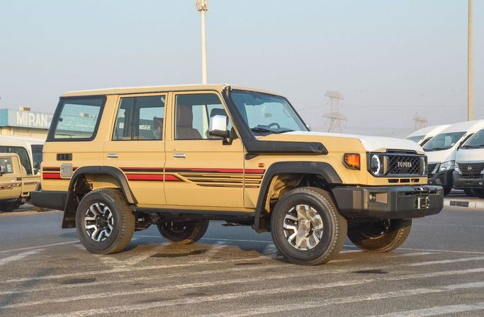 Новый Toyota Land Cruiser 70 Series Рестайлинг 2, 2.8 л, 2025 в Дубае от White motors FZE Бежевый цвет. GCC | AUTO.AE | Объявление #229644